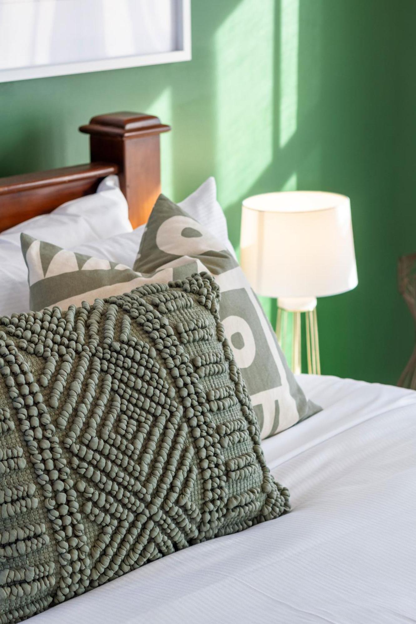 Gorgeous In Green - 2 Bed Central Oasis W/King Bed Christchurch Exteriör bild